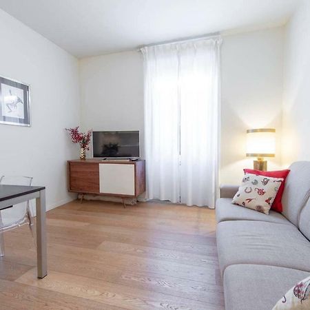 Joivy 1Br Apt In Isola With Stunning View To Bosco Verticale Milan Exterior photo