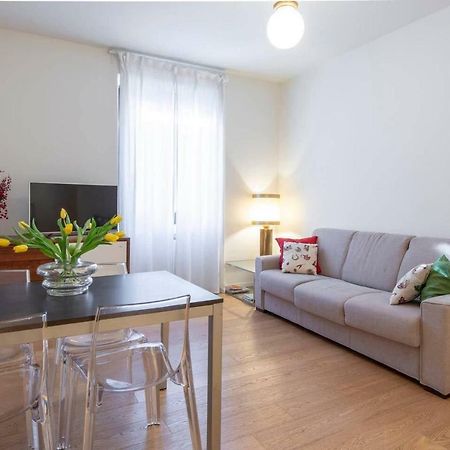 Joivy 1Br Apt In Isola With Stunning View To Bosco Verticale Milan Exterior photo